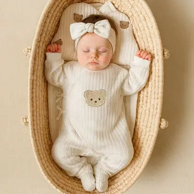Barboteuse bébé qui fait dodo - Monde à maman