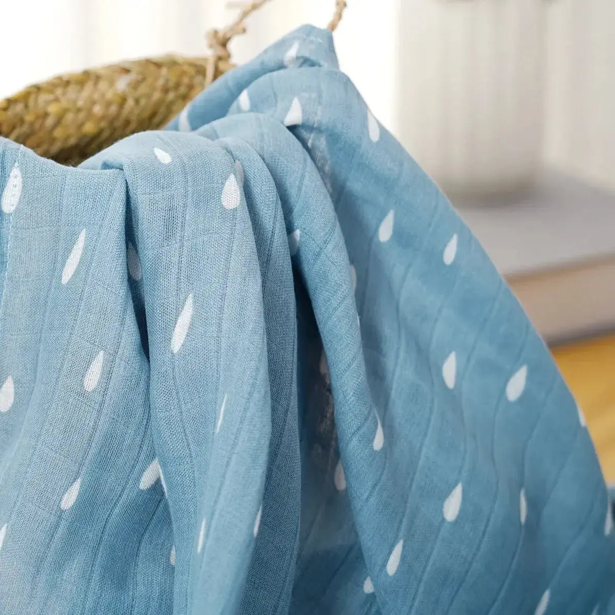 couverture en mousseline bleu pour bébé