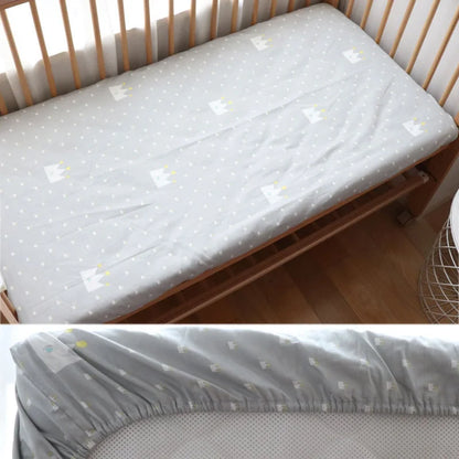 Drap-contour-lit-bébé-couronne-blanche-monde-a-maman