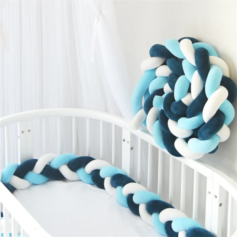 Tresse-de-lit-bébé-bleu-marine-blanc