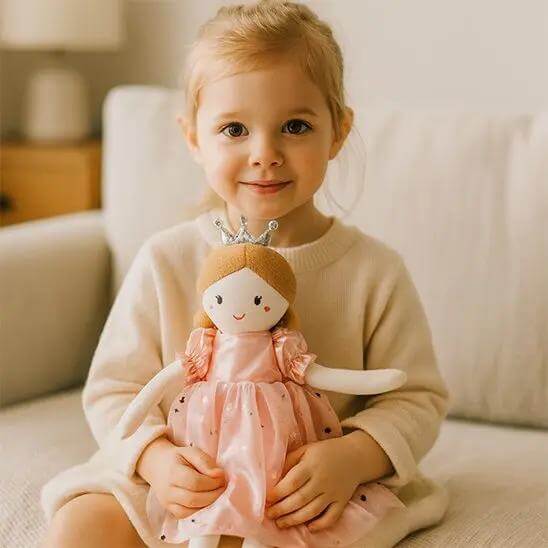 Poupée chiffon avec une fillette qui sourie - Monde à maman