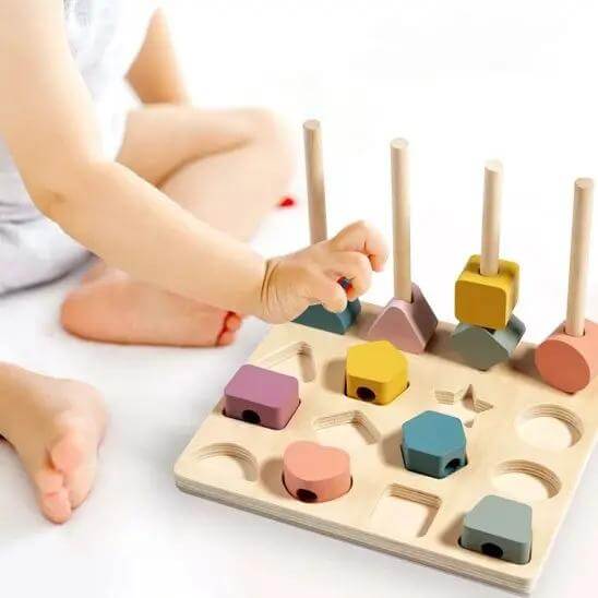 Puzzle en bois coloré - Monde à maman