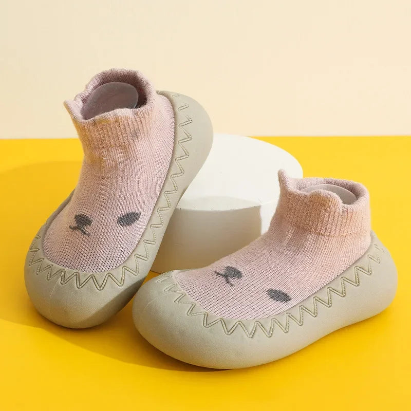 chaussure-bébé-rose-monde-a-maman