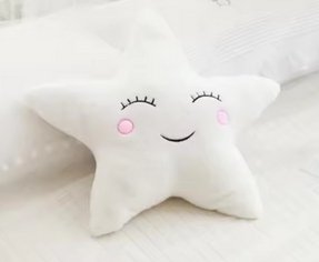 Coussin-peluche-pour-enfant-étoile-blanche 