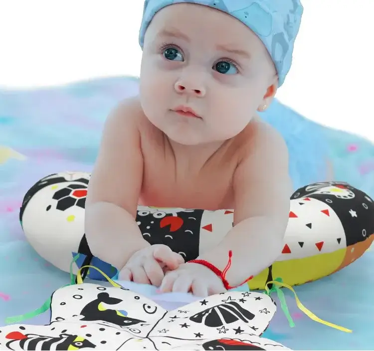 Tapis d'éveil coussin animaux bébé en position ventre – Monde à maman