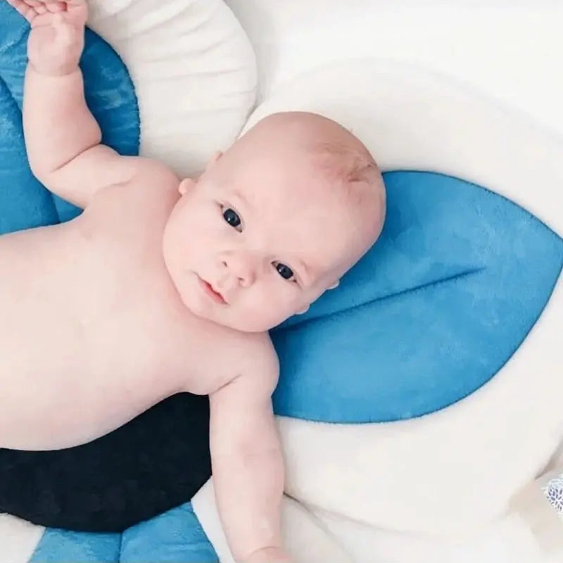Siège-de-bain-bebe-bleu-confortable-monde-a-maman